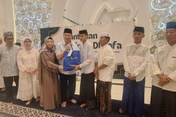 Masjid At Thohir Depok salurkan 3.000 paket sembako untuk anak yatim