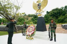 Sambut HUT ke-80, prajurit TNI ziarahi makam pahlawan nasional di Lhokseumawe