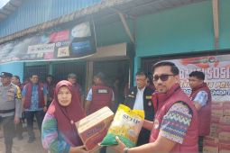 Polda Kepri bagikan 100 paket bansos di Kampung Madani