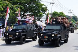 Warga Jayapura antusias saksikan peringatan defile HUT TNI