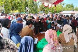 600 paket sembako di Kapuas ludes terjual dalam pasar murah