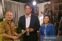 Pelestari persembahkan pusaka Kiai Udan Mas ke Menkeu Purbaya