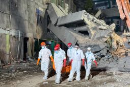 BNPB pastikan 17 jenazah santri Pesantren Al Khoziny Sidoarjo diserahkan ke keluarga