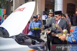 Pemkab Nagan Raya serahkan bantuan ambulans untuk Puskesmas