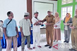 Pemkab Aceh Barat salurkan bansos BBM untuk 180 pengendara becak motor