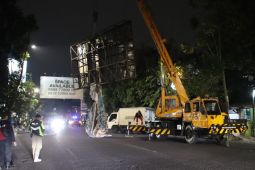 Satpol PP gencarkan penertiban reklame ilegal di Kota Bandung
