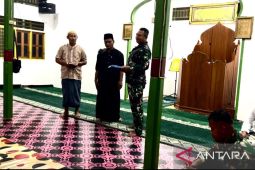 Satgas Yonif 511/DY salurkan Al Quran ke pedalaman Papua