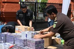 Kejari Kabupaten Cirebon memusnahkan barang bukti 119 perkara pidana