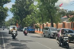 Kendaraan parkir depan RSUD Selong Lombok Timur ditertibkan