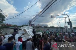 Korban kecelakaan truk terjun di Tol Tangerang-Merak meninggal