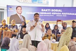 Bagikan sembako di Lembang, Rajiv Nasdem dukung program Prabowo putus rantai kemiskinan