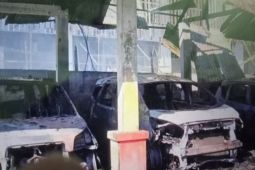 4 mobil dinas terbakar mengenaskan di parkiran Kantor Bupati Bulukumba