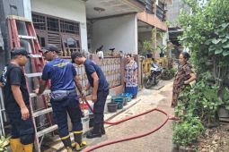 Pipa bocor, BPBD Tangerang sediakan air bersih bagi pelanggan Perumda