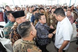 Wali Kota Pematangsiantar terima BPJS Ketenagakerjaan untuk pekerja rentan