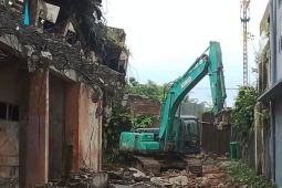 Gedung 4 Pasar Horas yang terbakar dirubuhkan