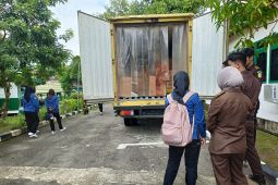 Kejari Bengkayang terima tersangka dan barang bukti kasus pelanggaran cukai