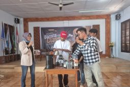 Asosiasi Kopi Maluku bekali mahasiswa Banda Neira kelas barista