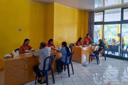 Golkar NTT berikan layanan pengobatan gratis bagi 200 warga Kota Kupang