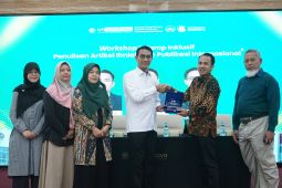 Kemendiktisaintek dan UMSurabaya perkuat budaya riset dosen muda