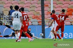 Indonesia di dasar klasemen Grup B putaran keempat