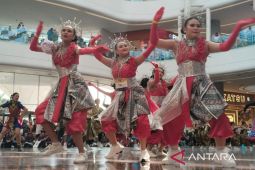 Seribu penari tampil memukau dalam Indonesia Menari 2025 di Karawang