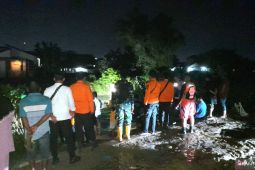 Tim SAR melakukan pencarian bocah tenggelam di Sungai Bulango Gorontalo