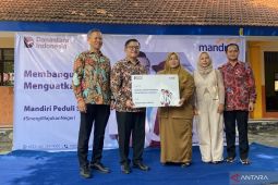 Bank Mandiri bantu renovasi hingga hadirkan pojok baca di sekolah