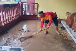 Tagana Tasikmalaya menangani banjir di daerah permukiman pesisir pantai