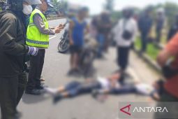 Sempat jadi tontonan, 2 pelajar SMP luka berat tabrak truk parkir depan alun-alun Sergai
