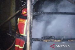 Damkar menangani kebakaran di dua tempat Cianjur