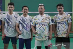 Menteri ATR/BPN dan Wali Kota Palembang tampil di Laga Ekshibisi bulu tangkis PORNAS KORPRI XVII