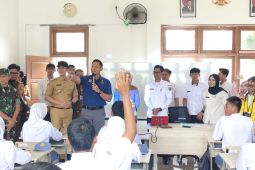 Menko AHY tinjau kegiatan belajar Sekolah Rakyat di Lampung