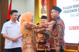 Gubernur Jatim berikan penghargaan 604 pendonor darah sukarela