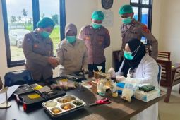 Tim Farmasi cek makanan MBG sebelum didistribusikan di Kota Jayapura