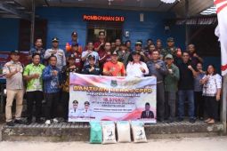 Wabup Kapuas salurkan bantuan korban banjir dan kebakaran di Mandau Talawang