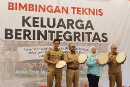 Bimtek Keluarga Berintegritas Pontianak sasar kepala SMP dan puskesmas beserta pasangan