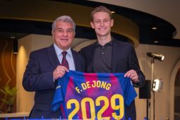 Ronald membawa Barcelona rebut puncak klasemen Liga Spanyol