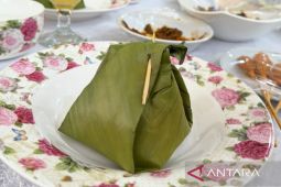 Pemkab Aceh Barat bagikan 20.000 nasi bungkus di tradisi maulid akbar