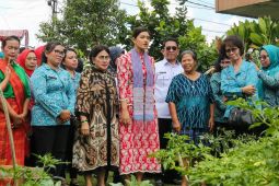 Kahiyang Ayu di Siantar, tinjau kelurahan lomba Aku Hatinya PKK