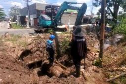 Perumdam Tirta Mentaya perbaiki pipa untuk kembalikan kapasitas tekanan air