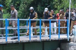 Pemkab Probolinggo pastikan jembatan aman dilalui pasca-banjir
