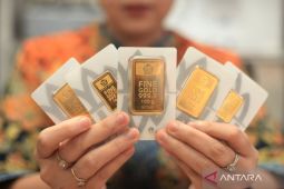 Harga emas Antam Senin ini turun Rp13.000 per gram