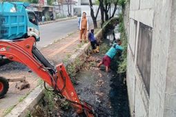 DPUPR Kota Tangerang normalisasi saluran air Jalan Arya Kemuning Periuk