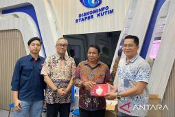 Kominfo Kaltim serahkan program internet desa gratis di Kutim