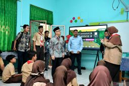 Wamendikdasmen meninjau IFP-revitalisasi sekolah di Majalengka