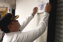 Toko yang jual miras ilegal di Petukangan Utara Jakarta disegel