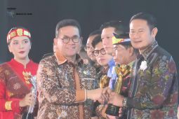 Bupati Lamongan terima penghargaan dari Mendag RI atas komitmen ekspor