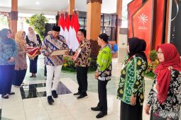 Pemkab Situbondo berikan penghargaan bagi OPD inovatif