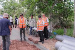 Bupati tinjau pembangunan jalan Basarang-Kapuas Barat sepanjang 22 km