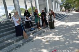 Wujudkan STQH ramah lingkungan, Satgas  Ekoteologi Kemenag Sultra bersihkan dienam Venue